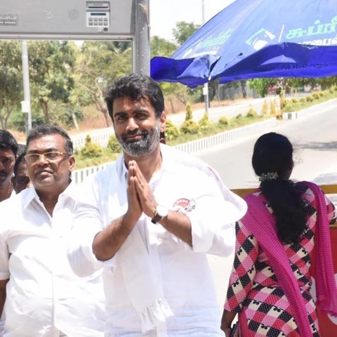 `சட்டையைக் கழற்றச் சொன்ன அதிகாரிகள்' - திருப்பூரில் மக்கள் நீதி மய்யம் வேட்பாளருக்கு ஏற்பட்ட சோதனை