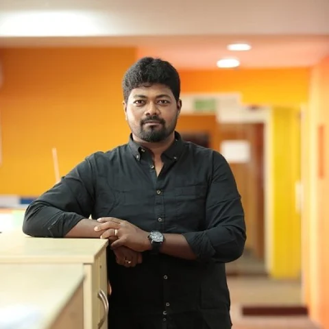 "காதல் தோல்வியில இருந்து எஸ்கேப் ஆகவே முடியாது. ஆனா... இப்படிப் பண்ணலாம்!" - 'லவ்' குரு ராஜவேல் #BreakUpNallathu