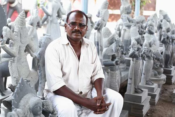 தெய்வச் சிலைகளை பிரதிஷ்டை செய்வது எப்படி?