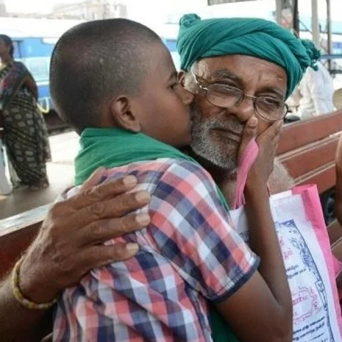 ஹார்மோன் சுரப்பை அதிகமாக்கும், உளவியல் சிக்கலைப் போக்கும்... ஆரோக்கியம் காக்கும் முத்தம்!
