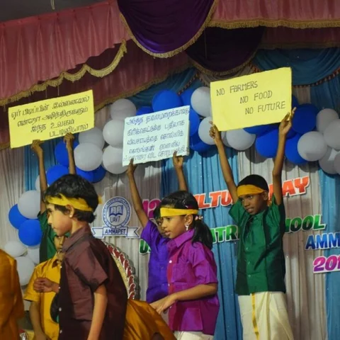 `மன்னா, மீத்தேன் திட்டத்துக்கு அனுமதி கொடுக்காதீங்க' - அனைவரையும் கவர்ந்த குழந்தைகளின் நாடகம்