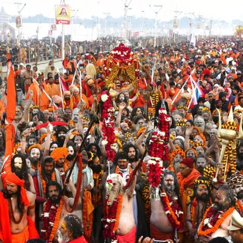 கோலாகலமாகத் தொடங்கியது கும்பமேளா -முதல் நாளில் 1.5 கோடி பக்தர்கள் புனித நீராடினர்!