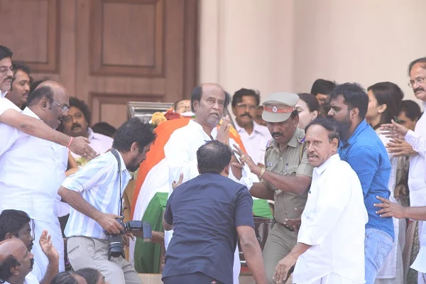 ஜெயலலிதாவிற்கு திரை பிரபலங்களின் இரங்கல்... முழுமையான தொகுப்பு!