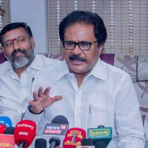 `முடிந்தால் தலைவரை மாற்றட்டும்!' - ஈ.வி.கே.எஸ் இளங்கோவனுக்குத் திருநாவுக்கரசர் சவால்!