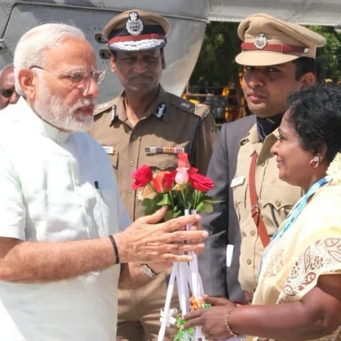 `தமிழிசை கடின உழைப்பாளி’ - தொண்டர்கள் மத்தியில் பாராட்டிய மோடி!