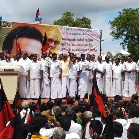 `ரூ.67 கோடி நிதி ஒதுக்கியும் கல்லணையில் தரமற்ற பாலம்!’ - தி.மு.க குற்றச்சாட்டு