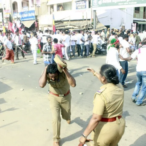 `உங்க மேல கேஸ் பாேடுவேன், தேர்தலை நிறுத்துவேன்!' - ஜோதிமணியை மிரட்டினாரா கரூர் கலெக்டர்?