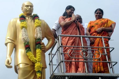 தூத்துக்குடியில் கிராமத்தை தத்தெடுத்த கனிமொழி!