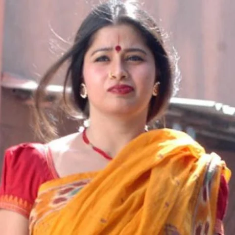 ``வயதான என்னை வீட்டைவிட்டு துரத்துகிறார்! - `பிதாமகன்’ சங்கீதா மீது தாய் புகார்