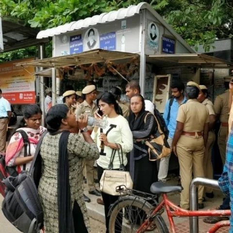 ``செவிலியர்களின் போராட்டத்தில் கலந்துகொள்ள என்னைப் போலீஸார் அனுமதிக்கவில்லை!'' - ஜூலி