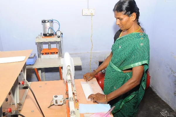 ஹெர்பல் நாப்கின்... திருச்சி வள்ளியின் ஆச்சரிய கண்டுபிடிப்பு!