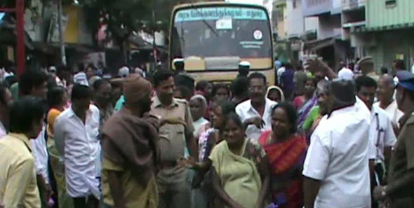 புதிய ரேஷன் கடை பூட்டப்பட்டதற்கு மக்கள் எதிர்ப்பு