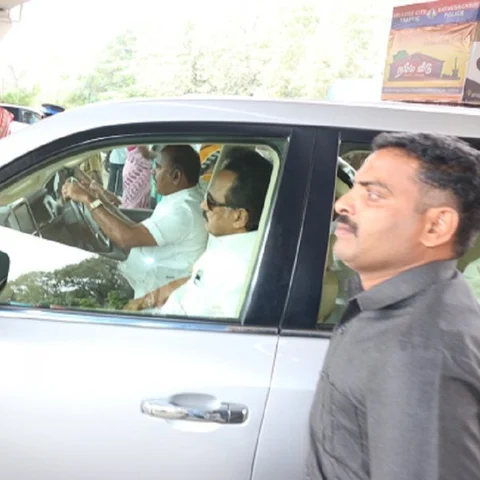 வேலூர் ஜாக்டோ-ஜியோ போராட்டத்தில் முந்திய போலீஸ் - தி.மு.க நிர்வாகிகளைக் கடிந்துகொண்ட ஸ்டாலின்!