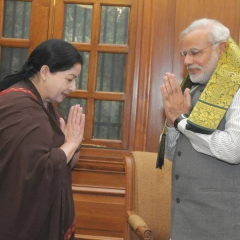 அ.தி.மு.க தலைமை அலுவலகத்தில் முதல் முறையாக மோடி புகைப்படம்!
