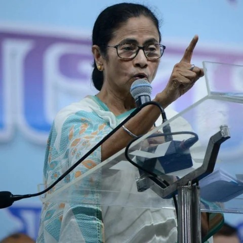 `மேற்குவங்க பாரம்பர்ய வரவேற்பு இருக்கும்; ஆனால்... ஒரு ஓட்டு கூட எதிர்பார்க்காதீங்க !' - மோடிக்கு மம்தா பதில்