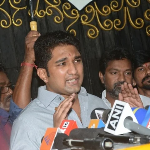 ''5 நாள்கள் ரெய்டு நடந்தது ஏன்..?'' மெளனம் கலைத்த விவேக்..!