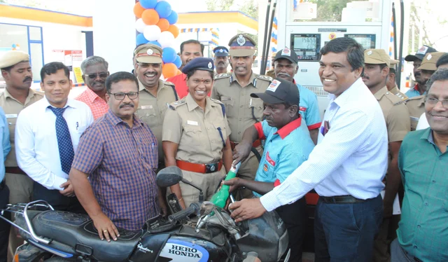 கைதிகளால் நடத்தப்படும் பெட்ரோல் பங்க்! - புதுக்கோட்டையில் திறப்பு