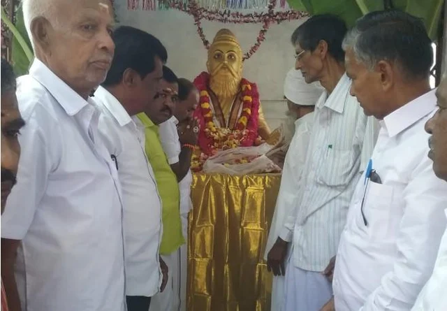 திருப்பூரில் திருவள்ளுவருக்குக் கோயில்!- வழிபாடு நடத்திச் செல்லும் மக்கள்
