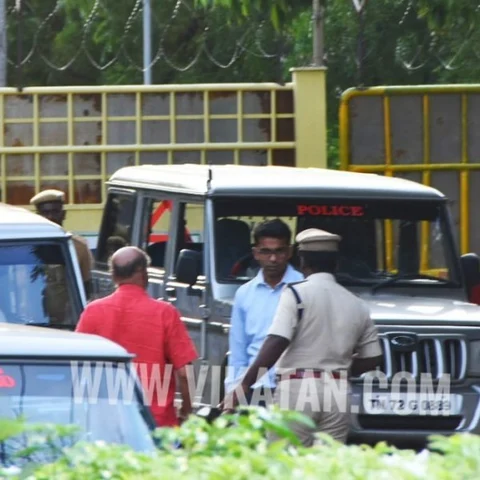 ஸ்டெர்லைட் ஆலையில் கசியும் கந்தக அமிலத்தை அப்புறப்படுத்தும் பணி தொடங்கியது!