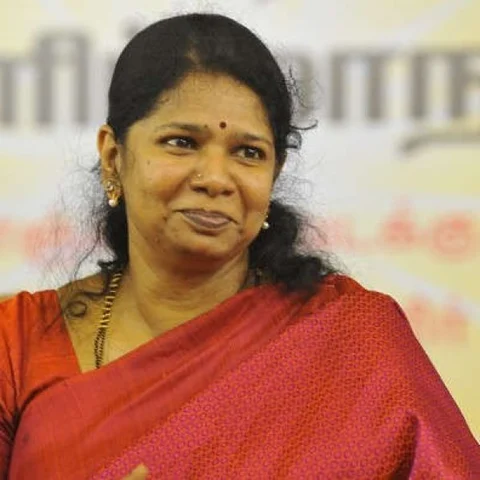 பொள்ளாச்சியில் தடையை மீறி போராட்டம்... கைதாகும் கனிமொழி?