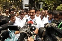 காவல்துறைக்கு எதிராக தமிழக ஆளுனரிடம் அன்பு மணி ராமதாஸ் நேரில் புகார்