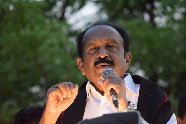 `அந்த ரத்தத்துளிகளை நினைவுபடுத்துகிறேன்; வாக்களியுங்கள்!'- வைகோ பிரசாரம்