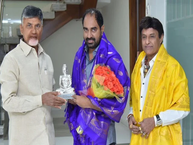 ``என். டி.ஆர் ஆகவே வாழ்ந்து காட்டிவிட்டாய்..." பாலகிருஷ்ணாவைப் பாராட்டிய சந்திரபாபு நாயுடு #N.T.R