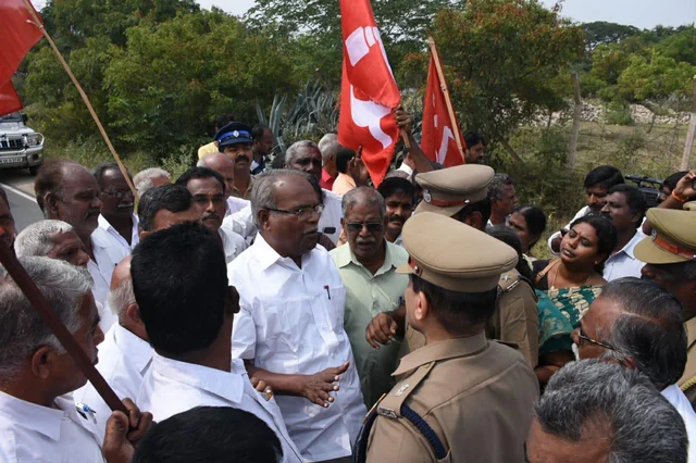 தடுத்து நிறுத்திய காவல்துறையினர்..! - போராட்டக் களத்துக்கு ஊர்வலமாகச் சென்ற கம்யூனிஸ்ட்கள்