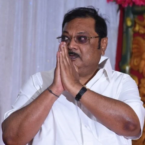 அறிவாலயம் நோக்கி வரும் அழகிரி ஆதரவாளர்கள்! - இணைப்புக்காக நடக்கும் தொடர் போராட்டம்