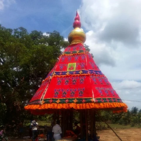 `300 ஆண்டுகளாக நடக்கும் பிடாரி அம்மன் தூக்குத் தேர்த் திருவிழா’ - பக்தர்களின் தோளில் ஏறி பவனிவரும் தேர்!