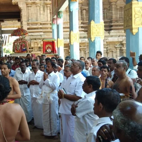 `தேர்தலில் வெற்றி பெற்று அடுத்தகட்டத்துக்குச் செல்ல வேண்டும்!’ - தம்பிதுரை நடத்திய சிறப்பு யாகம்