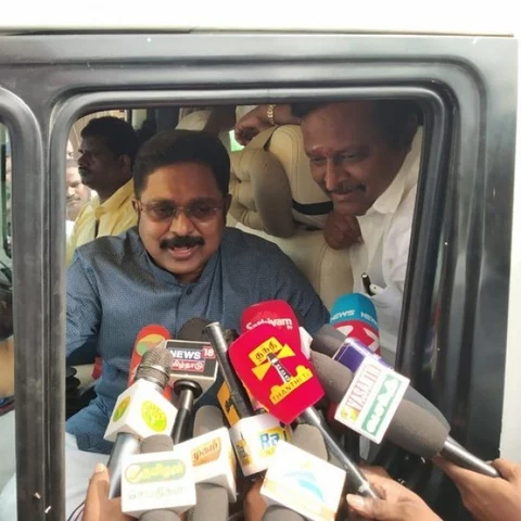 4 கேட்டாங்க; கொடுத்தது ஒண்ணு!- தினகரனுடன் கூட்டணி சேர்ந்த முதல்கட்சி