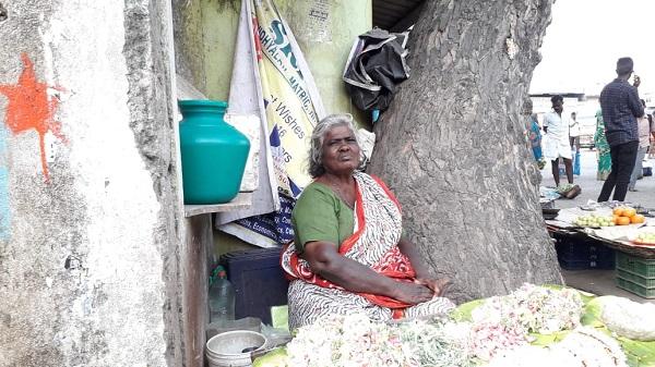 `பெரியார் பஸ் ஸ்டாண்டை இடிக்கப்போறாங்களாம்!'’ - 38 வருட நினைவை பகிரும் கடைக்காரர்கள்