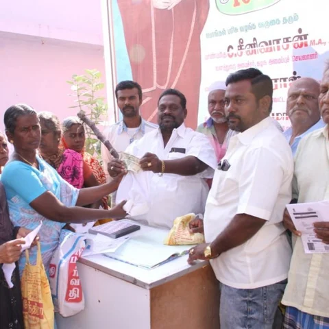 அரசுப் பணத்தில் பிரசாரம் செய்யும் அ.தி.மு.க! - பொங்கல் பரிசுத் திட்ட சலசலப்பு