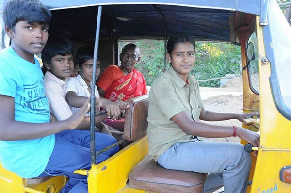 ஆட்டோ ரோஜா!