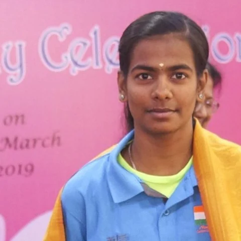 "பத்தோடு பதினொன்றாக இருக்காதே!" காமன்வெல்த் சாம்பியன் நிலாவின் ரகசியம்