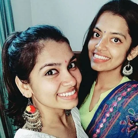 ``அக்காவுக்குப் பெரிய டஃப் கொடுக்கப்போறேன்!" சிங்கர், டப்பிங் ஆர்டிஸ்ட் சகோதரிகள் மானஸி, மோனிஷா