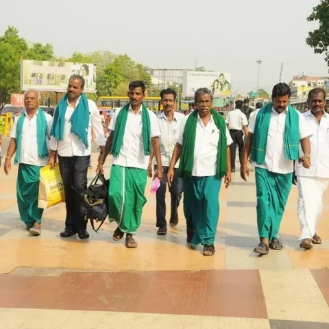 என்ன சொன்னார் அமித் ஷா..? எதற்காக அடங்கிப்போனார் அய்யாக்கண்ணு?