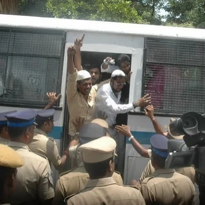 மதங்கள் தேவையில்லை... மனிதர்கள்தான் தேவை!
