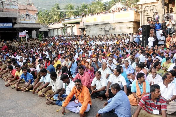 திருவண்ணாமலையில் மகா தீபம் ஏற்றப்பட்டது!
