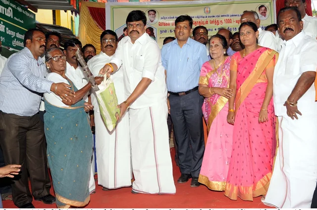 `அ.தி.மு.கவின் தலைமையை ஏற்கும் கட்சிதான் தமிழ்நாட்டில் வெல்லும்!’ - அமைச்சர் ராஜேந்திர பாலாஜி