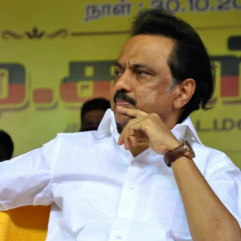 ஆளுநர் வழிகாட்டியாக தான் இருக்க வேண்டும் - கிரண்பேடிக்கு மு.க.ஸ்டாலின் அறிவுரை