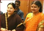 இணைந்து கோயிலுக்கு சென்ற ஜெ. - சசி!
