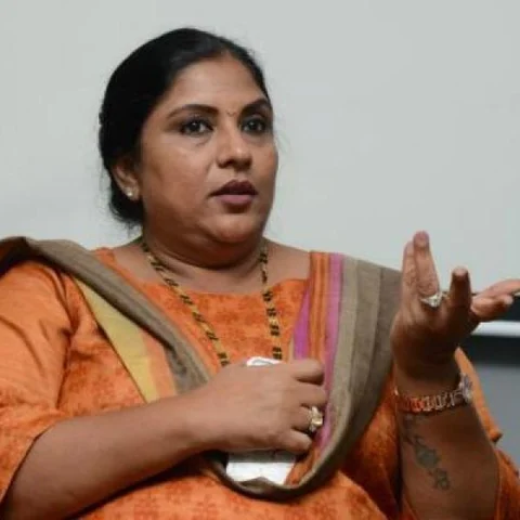 'சீர்'-க்கு அர்த்தம் தெரியல. ஆனா, கெட்ட வார்த்தைலாம் தெரியுது!'' - 'பிக் பாஸ்' பிரபலங்கள் குறித்து ஸ்ரீபிரியா #BiggBossTamil