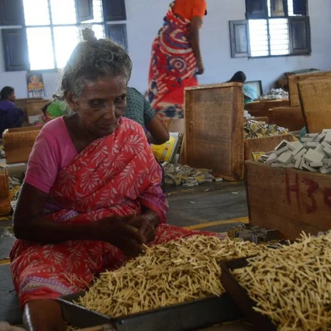 தீப்பெட்டித் தொழிலாளர்கள் கூலி உயர்வுப் பேச்சுவார்த்தை தோல்வி – தொடர்கிறது வேலைநிறுத்தப் போராட்டம்