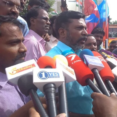 `அ.தி.மு.க-வை பலவீனப்படுத்த பி.ஜே.பி நினைக்கிறது' - திருமாவளவன் குற்றச்சாட்டு!