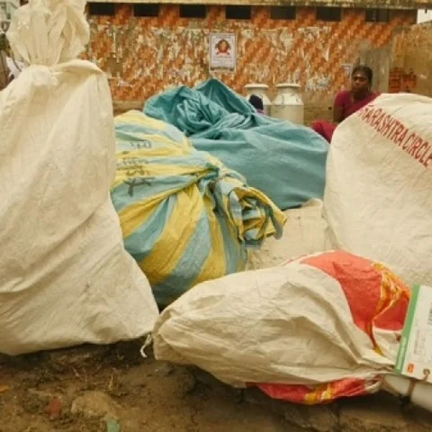 கேட்பாரின்றி கிடக்கும் பார்சல்கள்! கிராமங்களில் முடங்கிப்போன தபால் சேவை