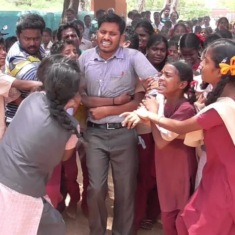 `ஒருபக்கம் வறுமை... மறுபக்கம் லட்சியம்...' - ஆசிரியர் பகவானின் நெகிழ்ச்சிக் கதை