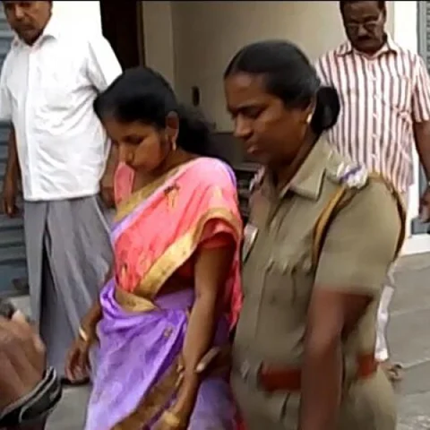 `சொத்துக்காகப் பெண்ணைக் கடத்தி வைத்திருக்கிறார்' - அ.தி.மு.க முன்னாள் மாவட்டச் செயலாளர்மீது புகார்