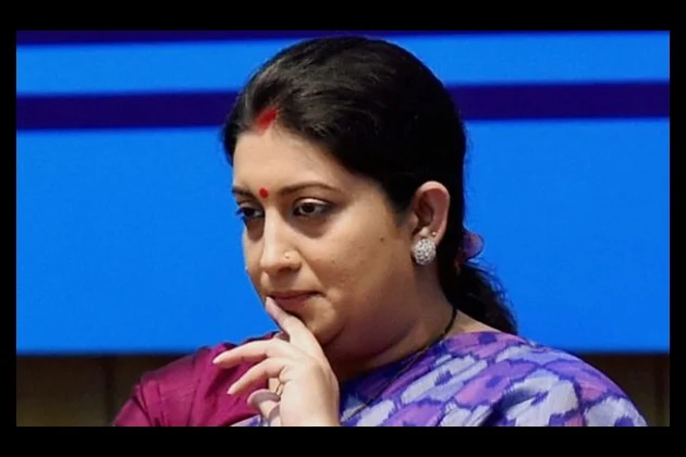 ஸ்மிருதி இராணியை பின் தொடர்ந்த மாணவர்கள் கைது